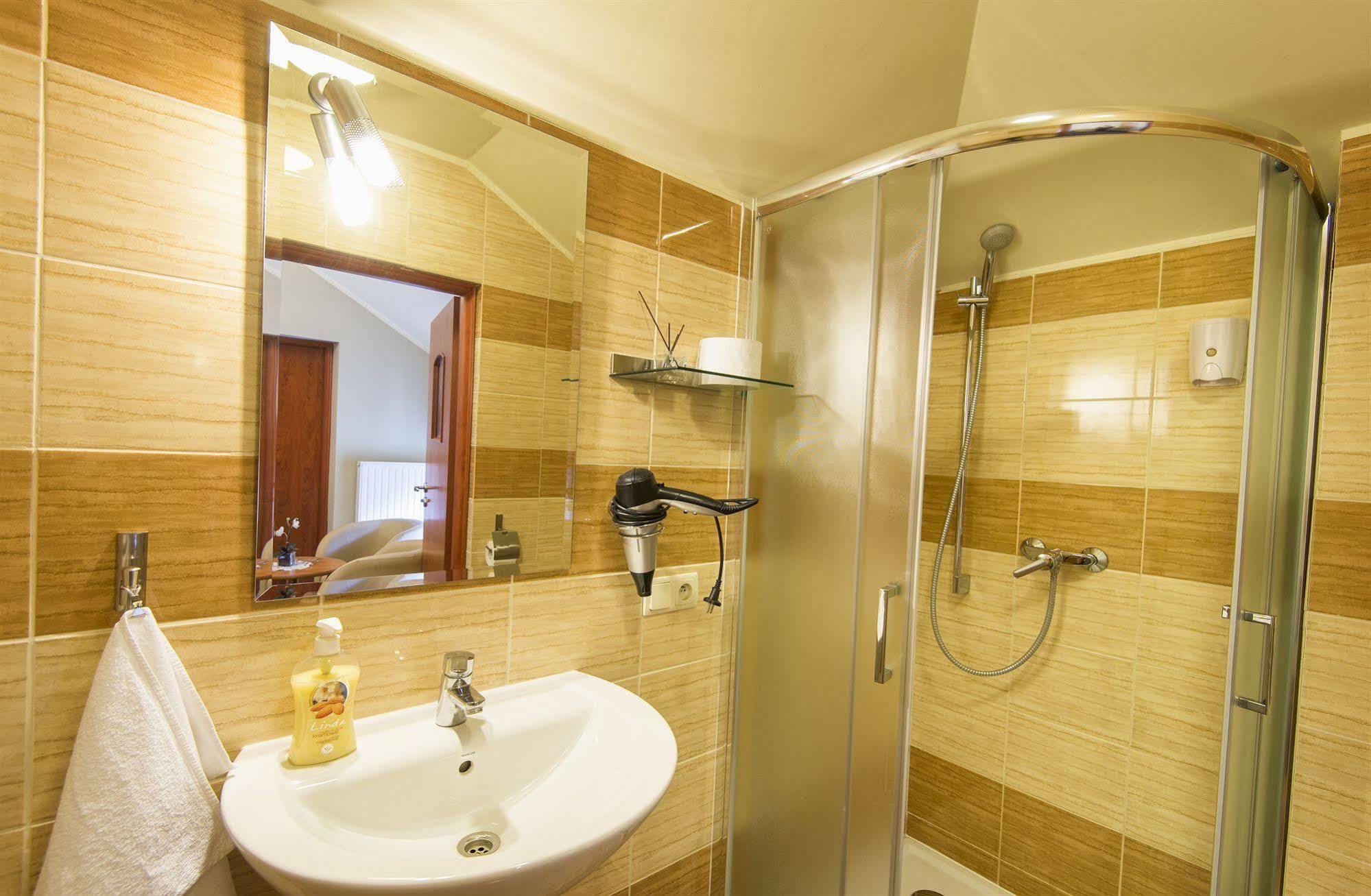 Aparthotel H31 Poznań Esterno foto