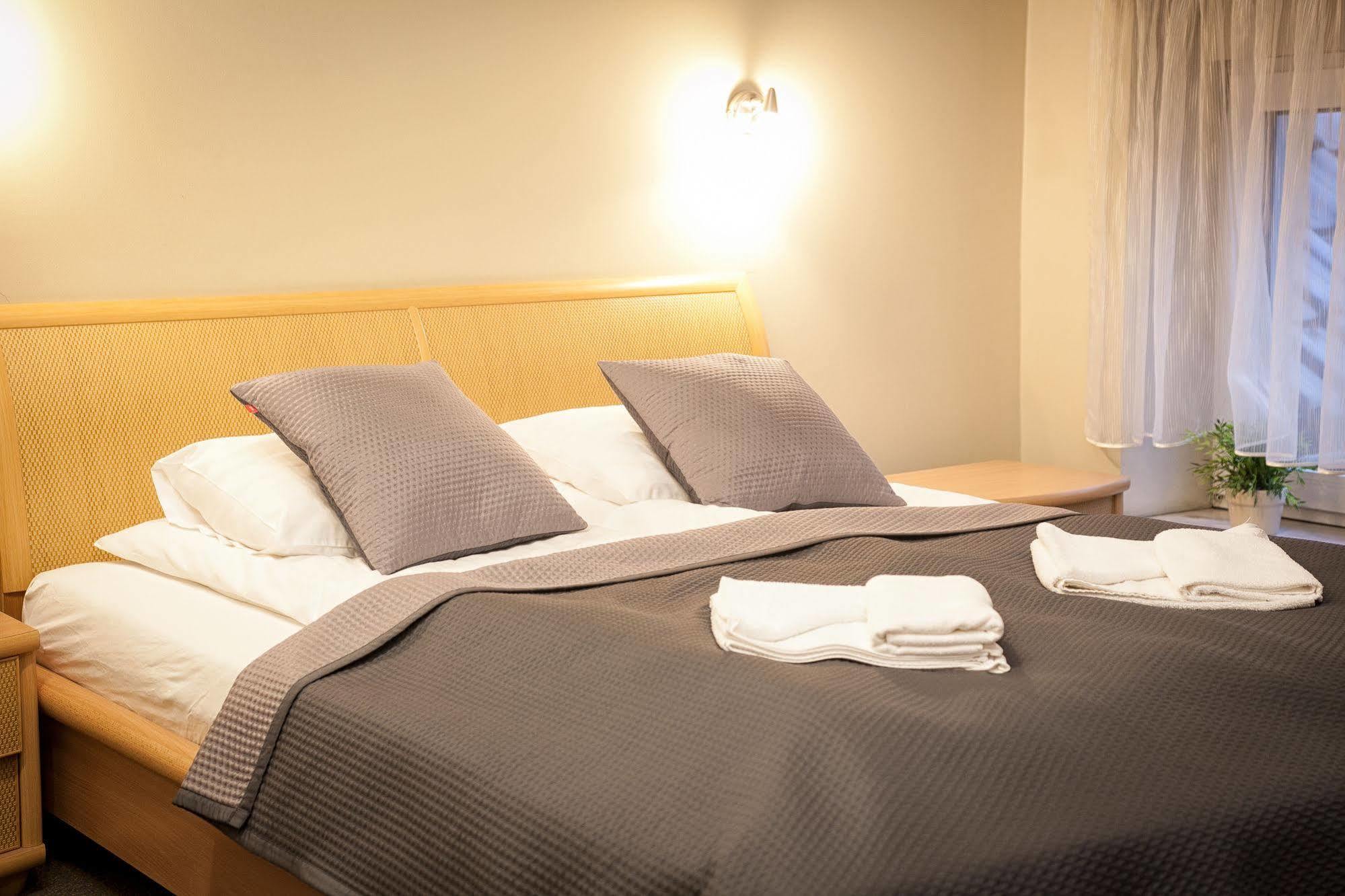 Aparthotel H31 Poznań Esterno foto